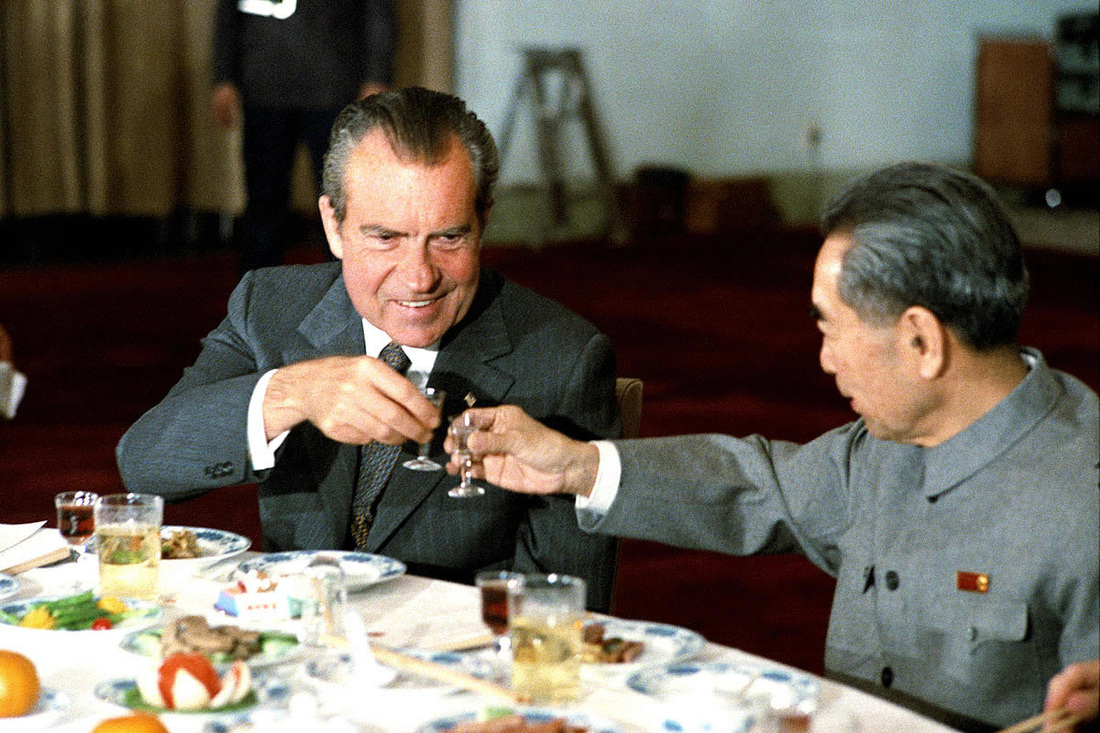 president richard nixon visits china cold war